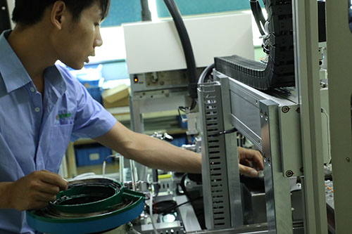 深圳全自動(dòng)點(diǎn)膠機(jī)廠家