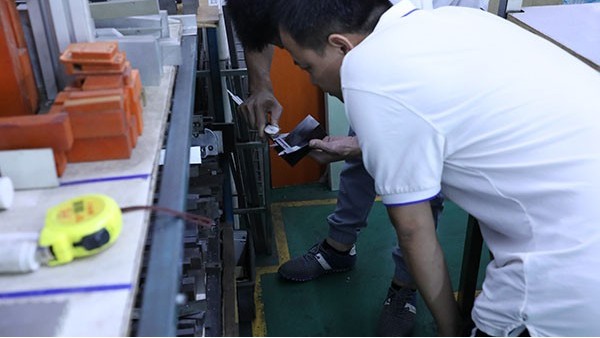 多功能自動(dòng)點(diǎn)膠機(jī)